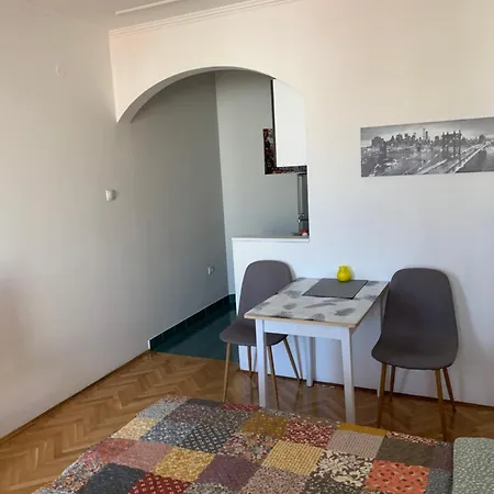 Aprilstar Нови-Сад